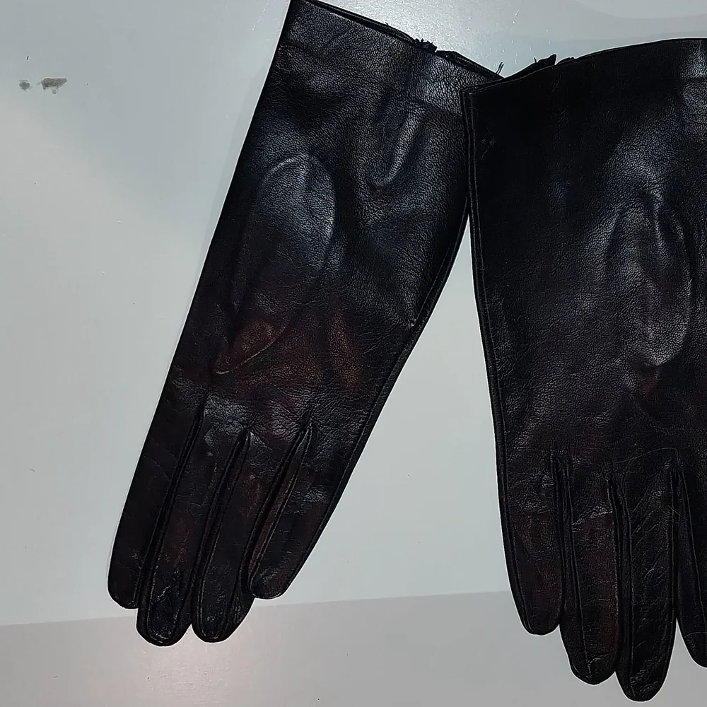 Lambskin Leather Gloves, Sleek For Driving & Sophidticated For Fashion, S